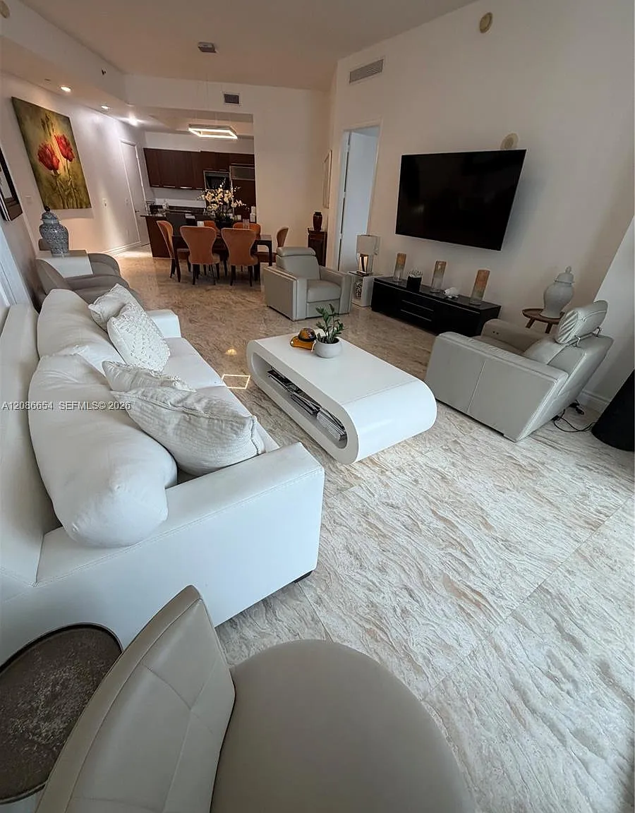 Tdr Tower Ii Condo — Photo 3