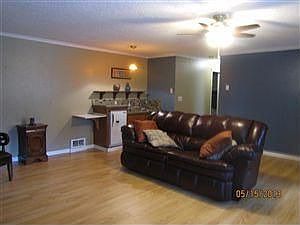 4th image of 904 Sunrise Ln