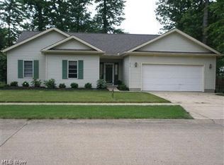 672 Morris Dr, Vermilion, OH 44089