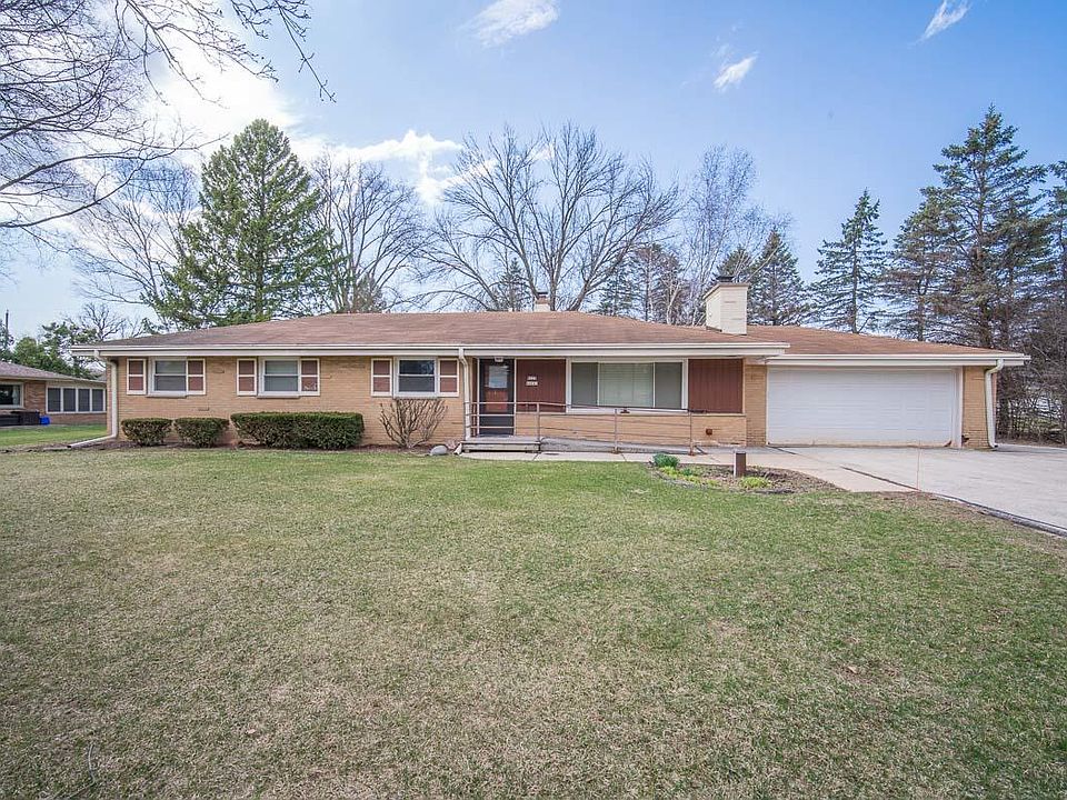1st image of W228N4043 Crescent Dr