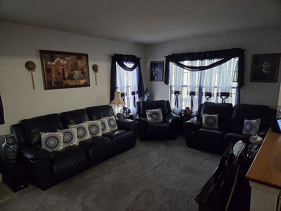 3rd image of 4796 Pearson Dr
