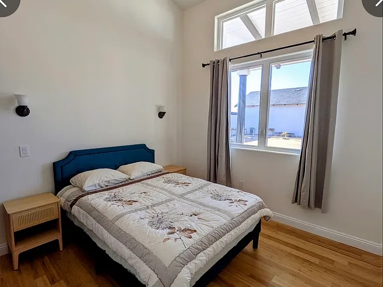 2084 W Hampton Dr — Photo 1