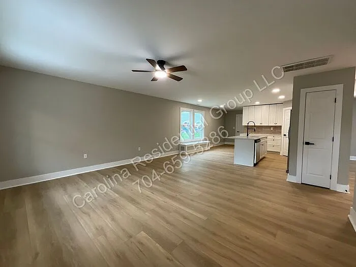 3 bed, 2.0 bath, 1500 sqft, $1,995 — Photo 2