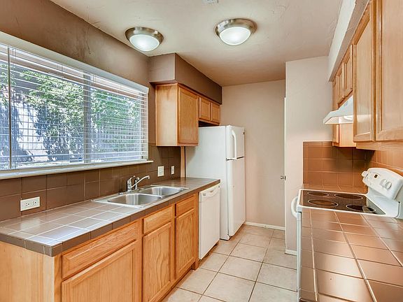 5th image of 5228 Meadow Creek Dr