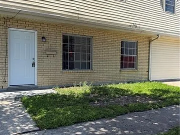 203 E Moreau St, Chalmette, LA 70043