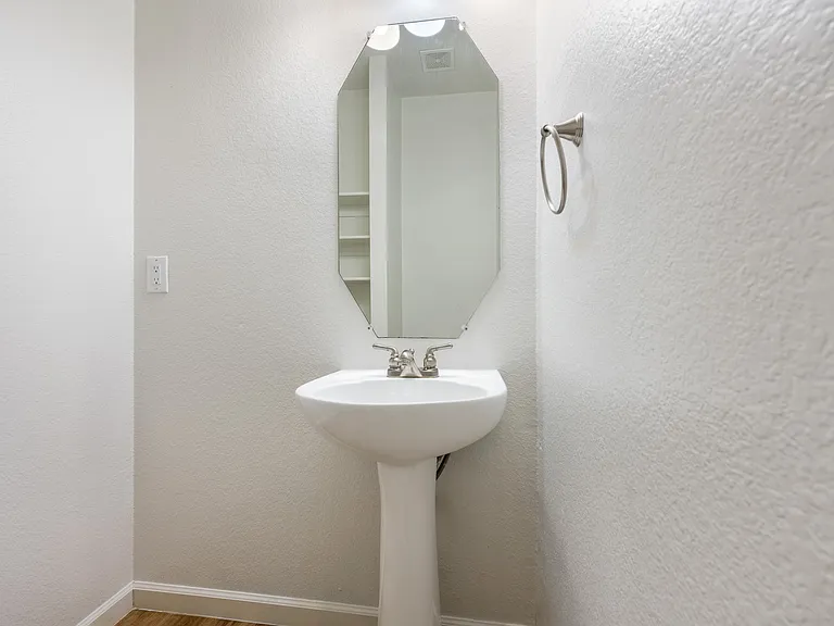 826 Hazels Way — Photo 18