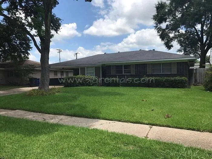 2051 Bermuda St