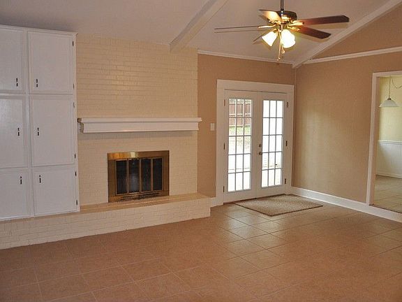4th image of 820 Pam Dr