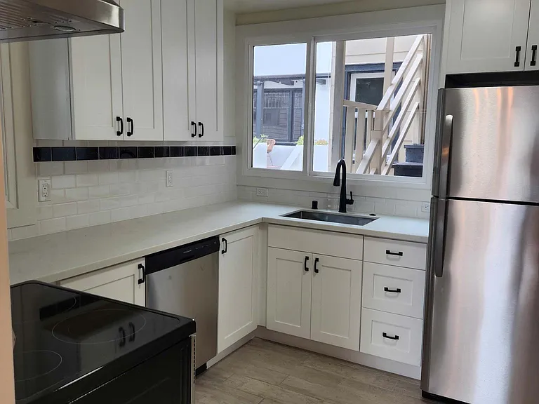 NEWLY REMODELED KITCHEN PIC 2
