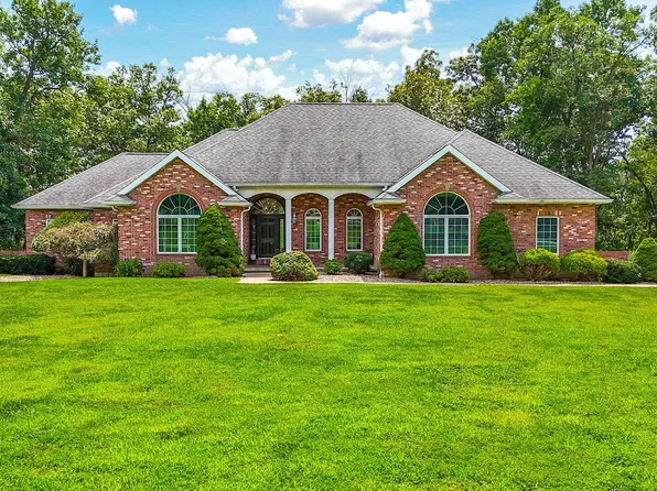 32 Woodland Trail Dr, Moberly, MO 65270