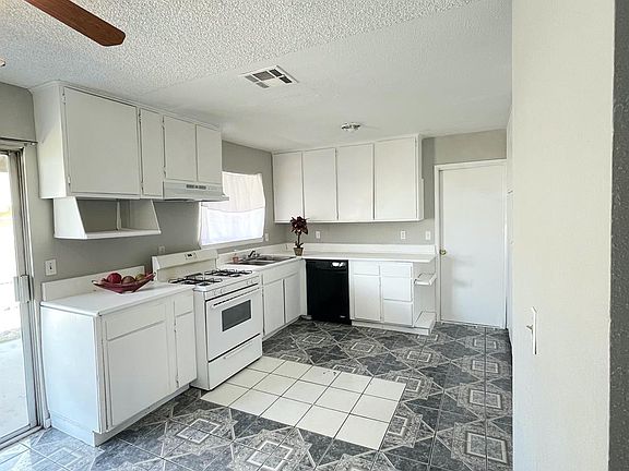 3rd image of 15953 La Verida Ct