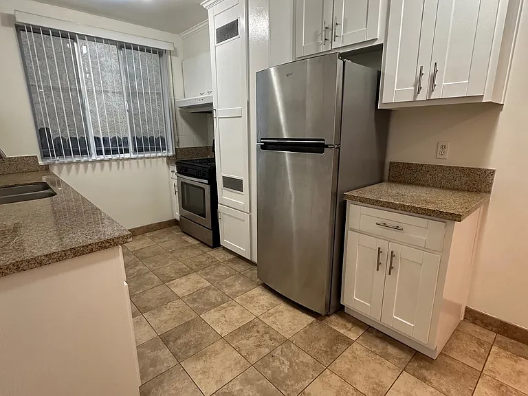 2320 W 24th St #1 — Photo 2