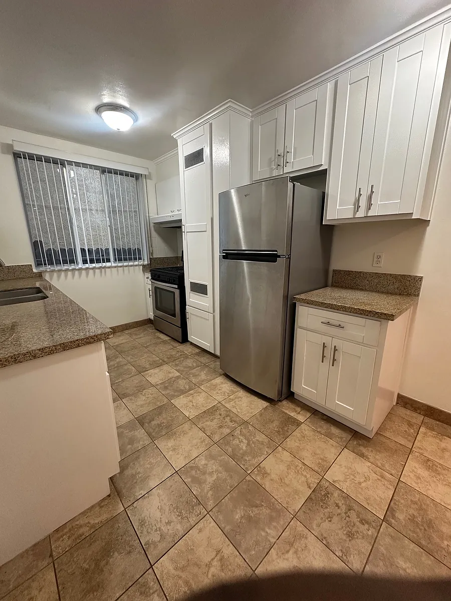 Building Photo - 2320 W 24th St #1