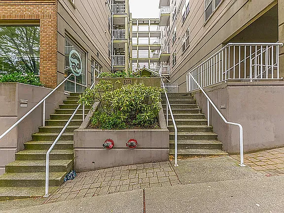 506 E Howell St #E107 — Photo 6