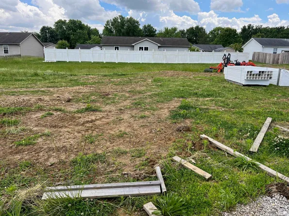 3131 Fehme Ct, Evansville, IN 47725