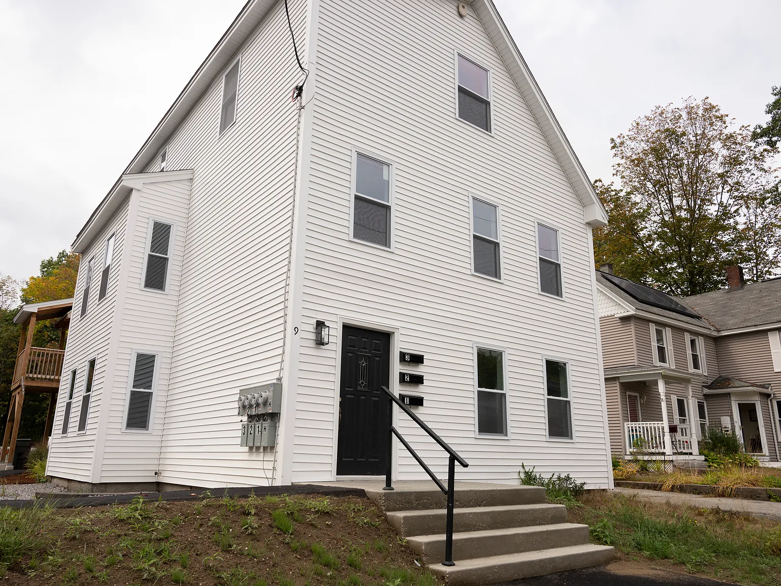 3 bed, 1050 sqft, $2,800 — Photo 2