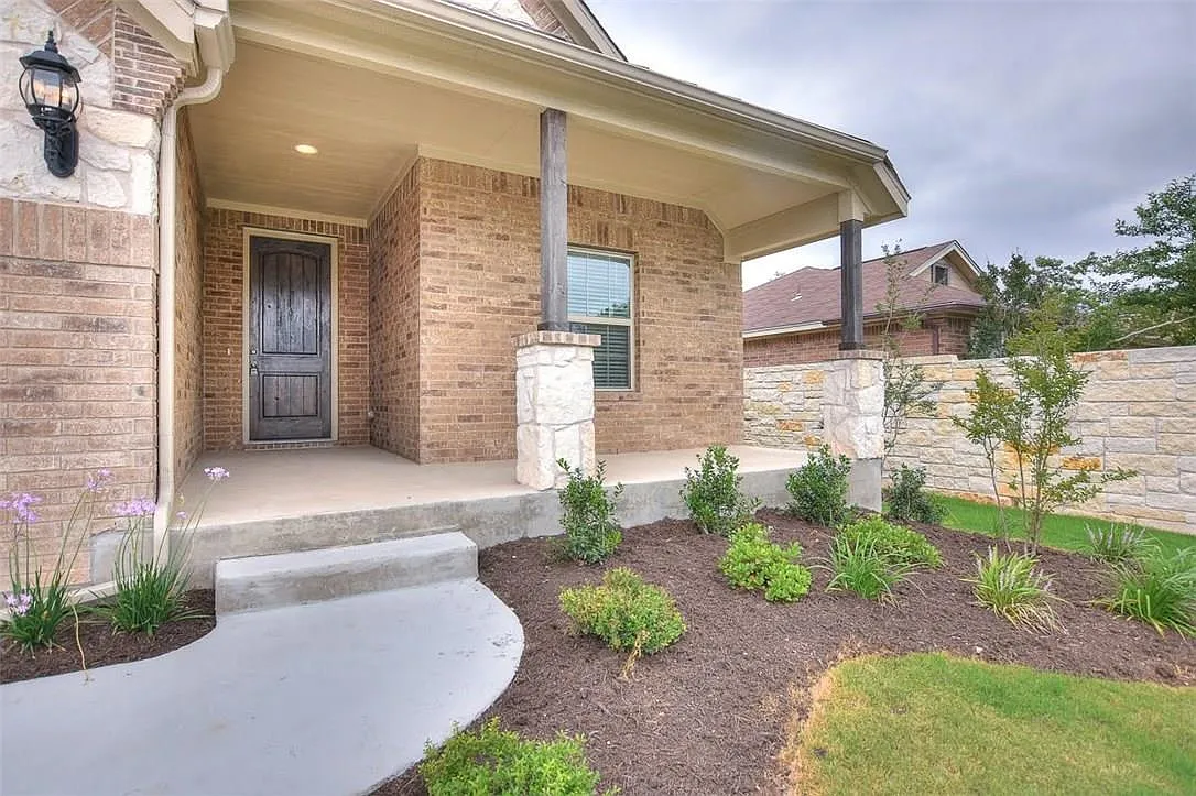 3 bed, 2.0 bath, 2003 sqft, $2,295 — Photo 4