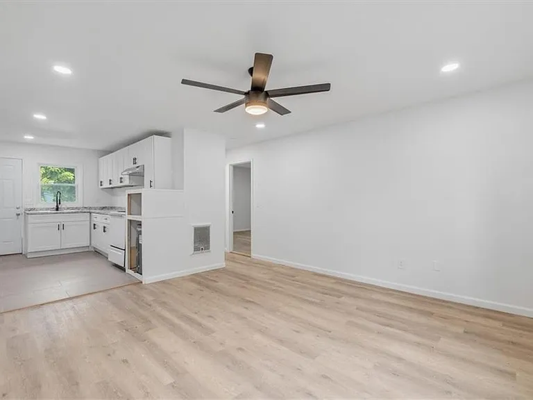 608 N College Dr #3 — Photo 7