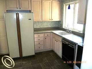 4th image of 32430 Grinsell Dr