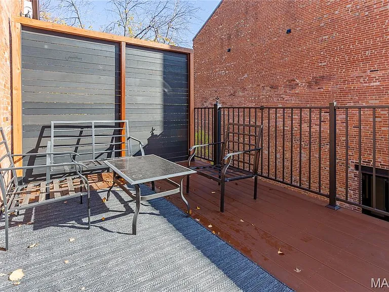 906 Hickory St — Photo 10