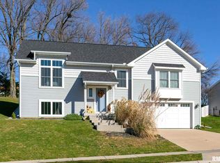 2220 W 57th St, Davenport, IA 52806