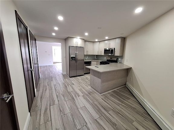 4th image of 12 Webers Ct