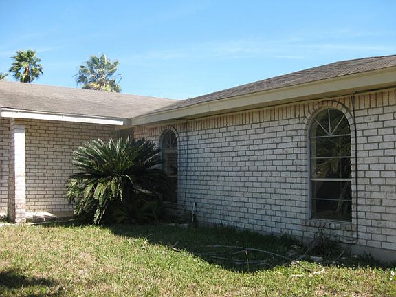 2nd image of 2250 Versailles Dr