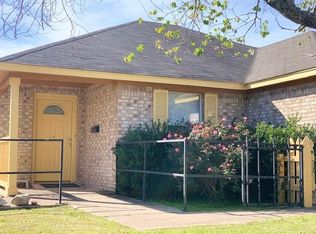 1505 S Medina St, Lockhart, TX 78644