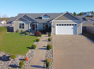 2025 Roosevelt Loop, North Bend, OR 97459