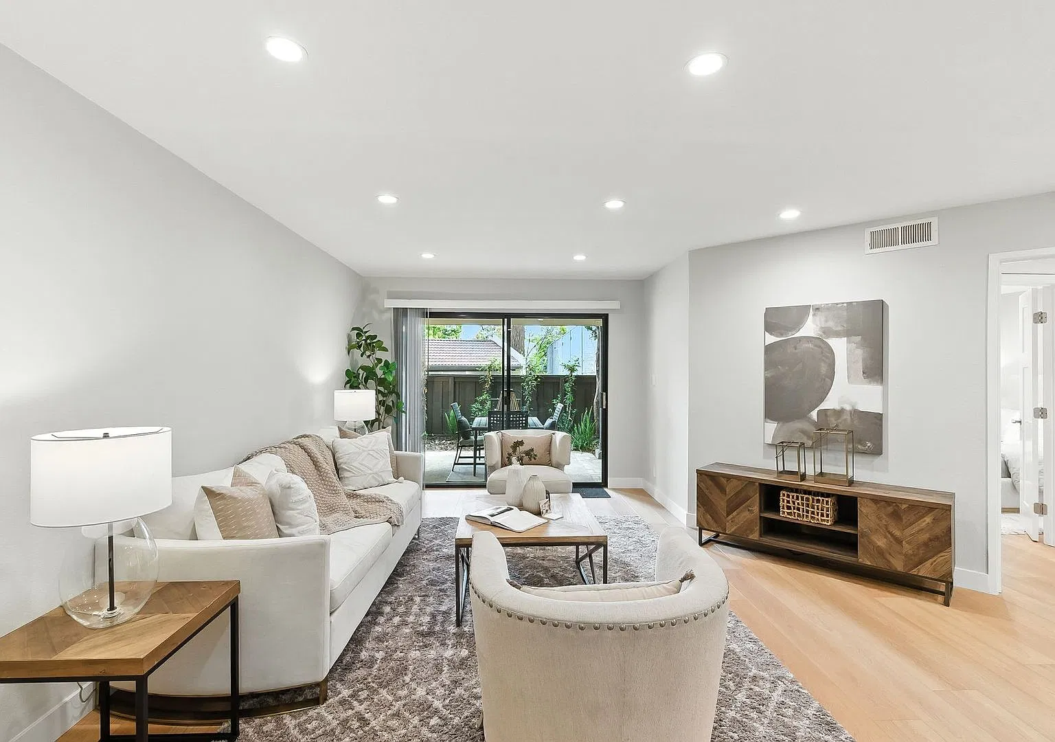 Beautifully Remodeled One-Bedroom Condo — Photo 2