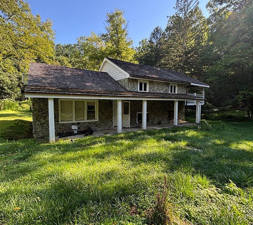 1st image of 301 Corrine Rd