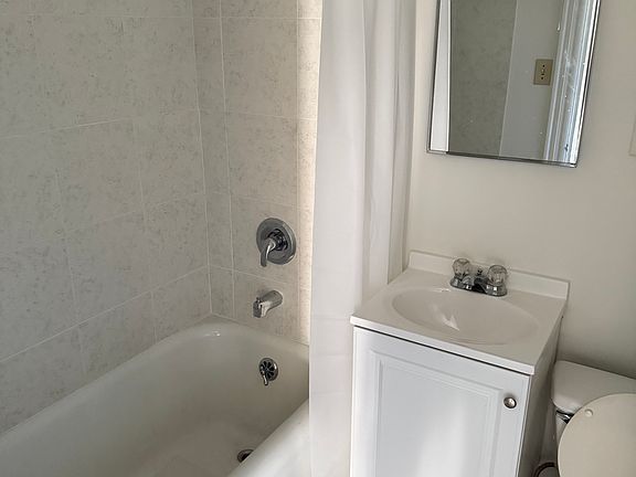 5th image of 113 Manitoba Ave #2