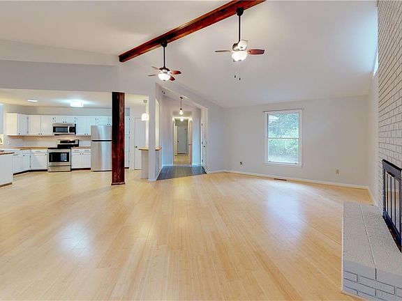 4th image of 1006 Berkeley Dr