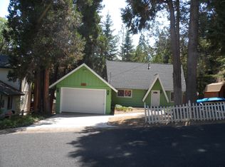 31411 Oakleaf Dr, Running Springs, CA 92382