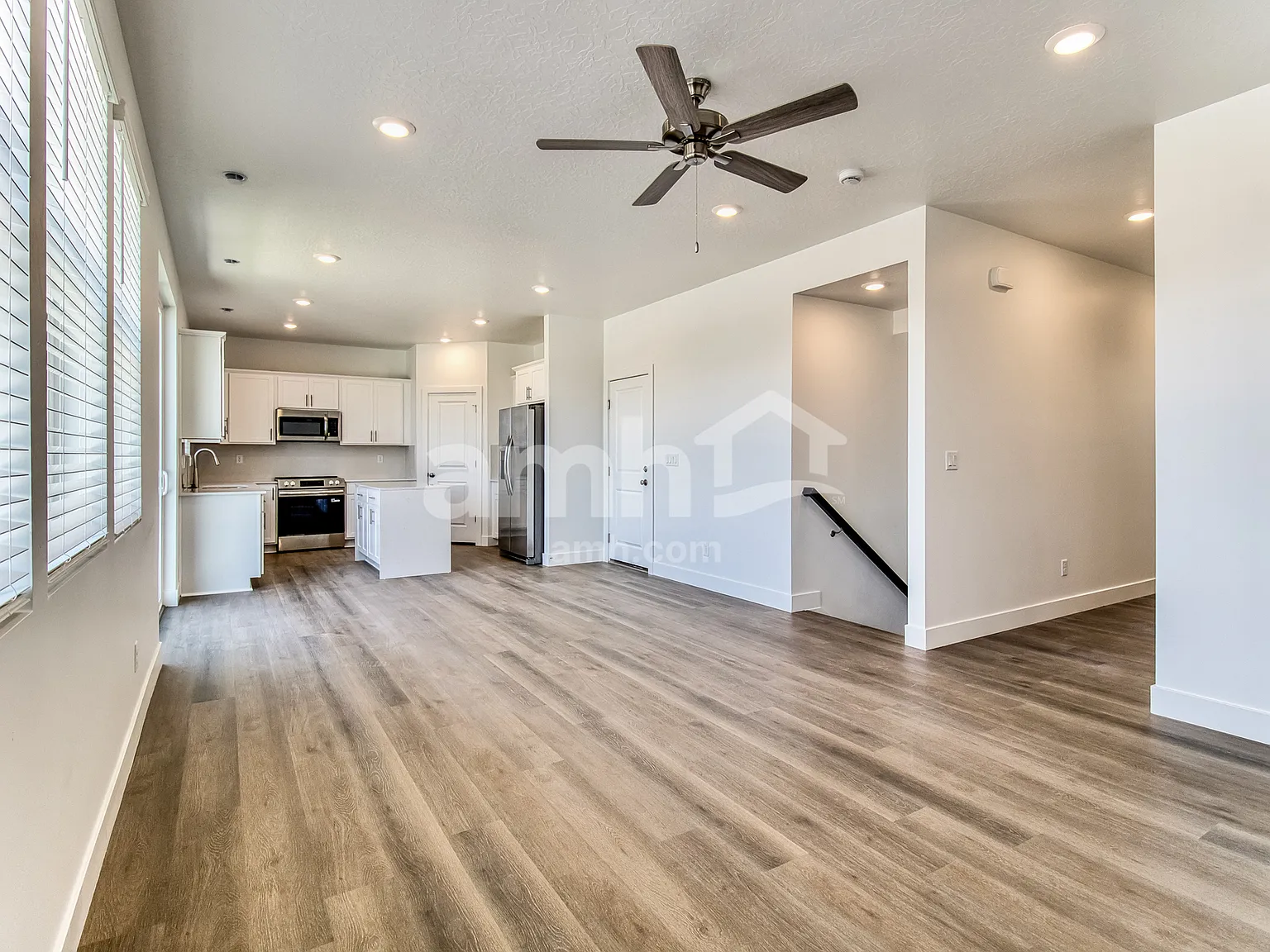 5 bed, 3.5 bath, 2612 sqft, $3,045 — Photo 4