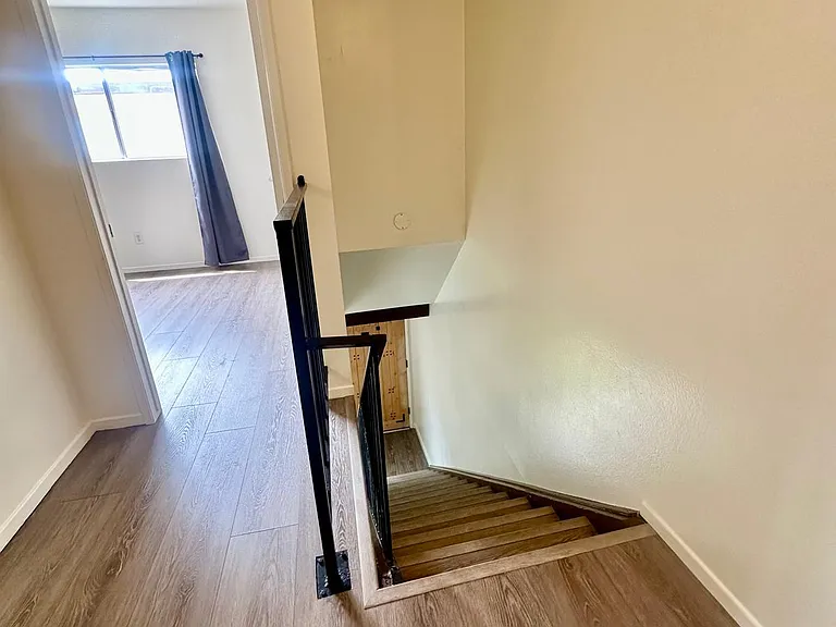 882 N Victor Ave #18 — Photo 8