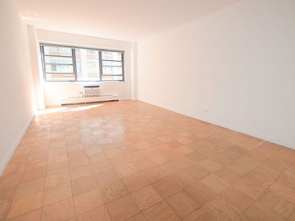 4th image of 330 E 46th St APT 3T