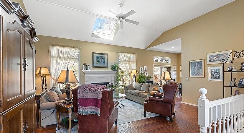 2nd image of 1900 Pheasant Brook Dr