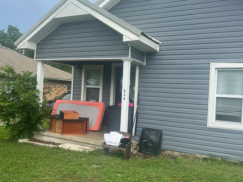 214 W Rosa St