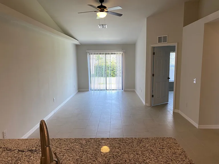 $250 move in special - 3 bedroom, 2 bath Duplex — Photo 7