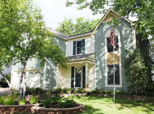 1215 Gateshead Dr, Naperville, IL 60564