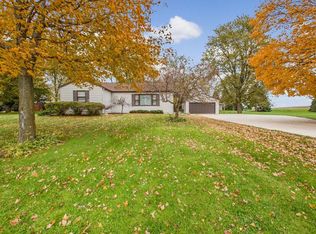 6909 Saint Patricks Rd, Fairfax, IA 52228
