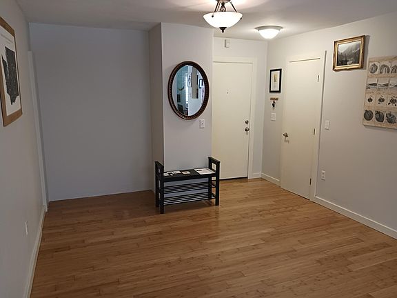 Entry/Living Room