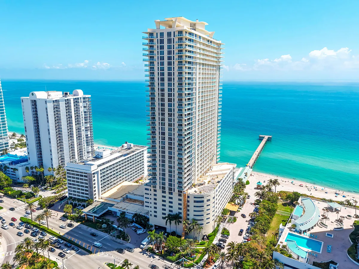 Building Photo - 16699 Collins Ave #2810
