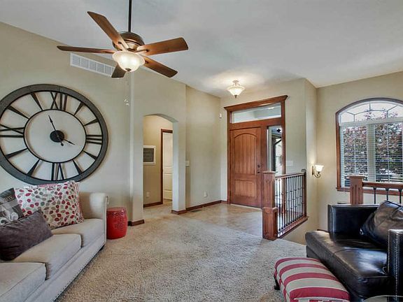 3rd image of 833 N Crescent Lakes Ct