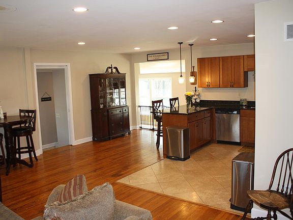 3rd image of 2203 Edgewood Dr