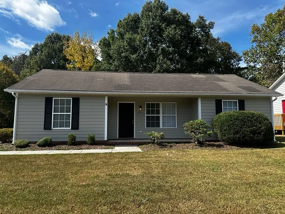 2711 Ingleside Dr