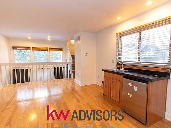 4th image of 2132 Gilbert Ave #B
