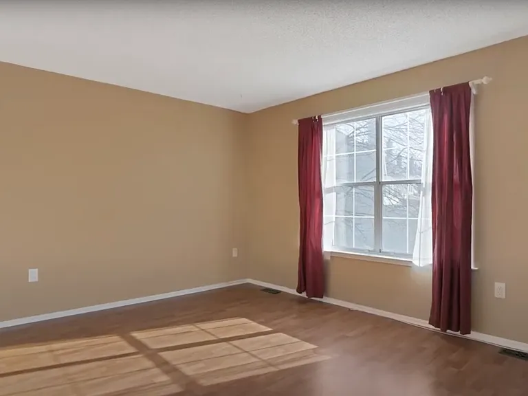 1501 Doolittle Dr — Photo 2