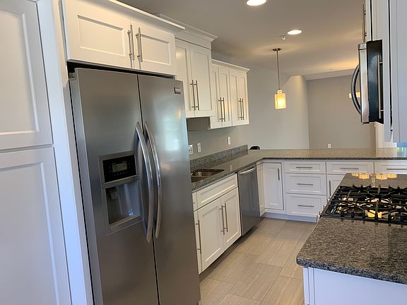 4th image of 1601 Bay St Unit 304